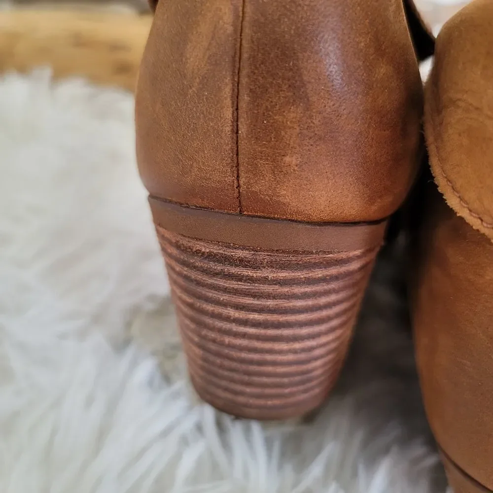 The northface Bridgeton wedge booties size 9 (K)